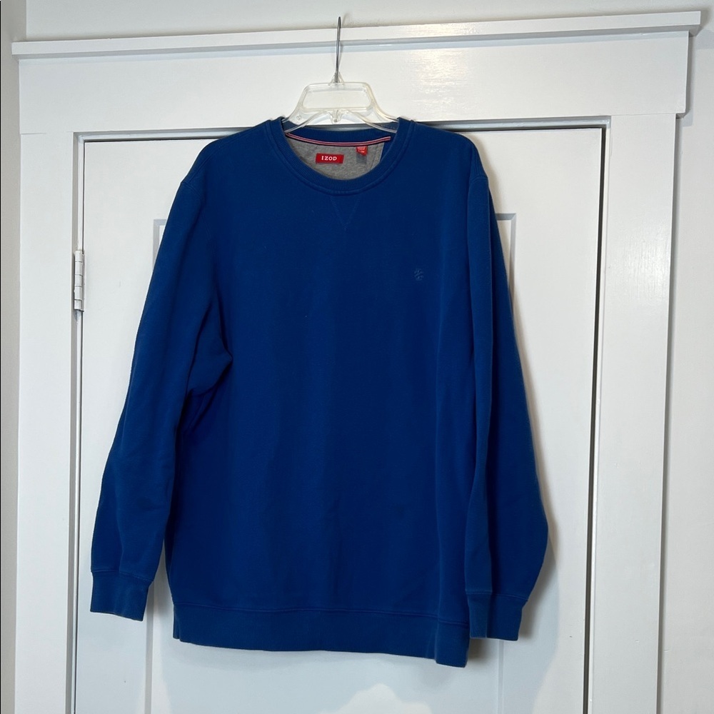 Izod Men's Deep Blue Crewneck Sweatshirt size XL.